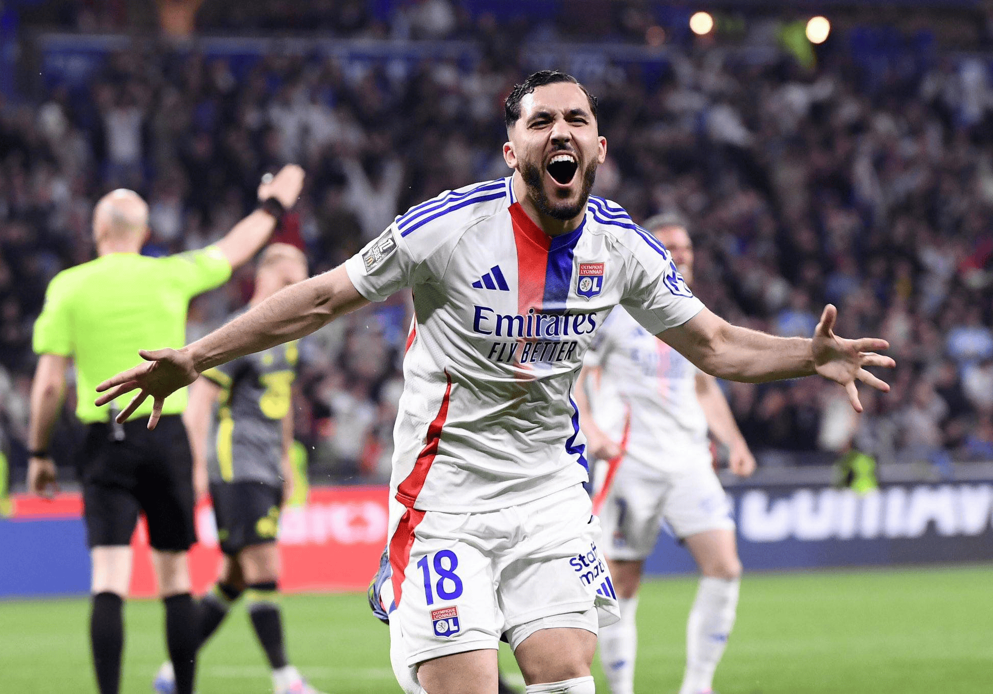 天博平台官网关于瓦伦西亚迎欧篮联关键赛;今晨远射贴柱;赛场秩序良好;年轻球员得到机会的信息